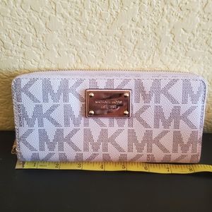 Michael kors wallet
